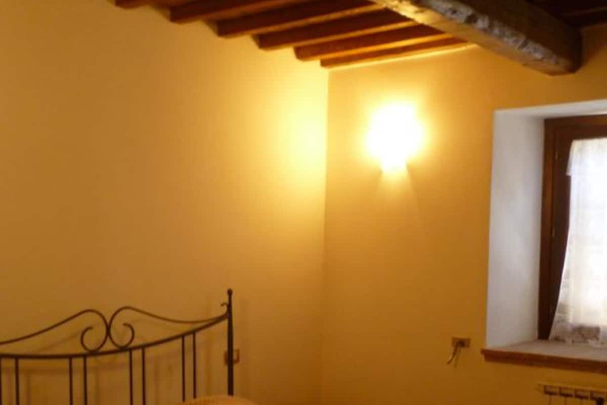 Decoración personalizada, muebles diferentes, cunas y wifi gratis