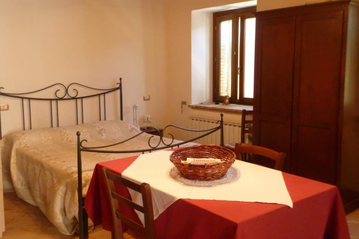 Habitación cuádruple básica | Decoración personalizada, muebles diferentes, cunas y wifi gratis