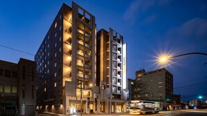 A multi-story hotel with a modern design, featuring balconies on each floor and a prominent entrance with signage. - Natural Hot Spring SUPER HOTEL Kumamoto Chamber of Commerce (Kumamoto)