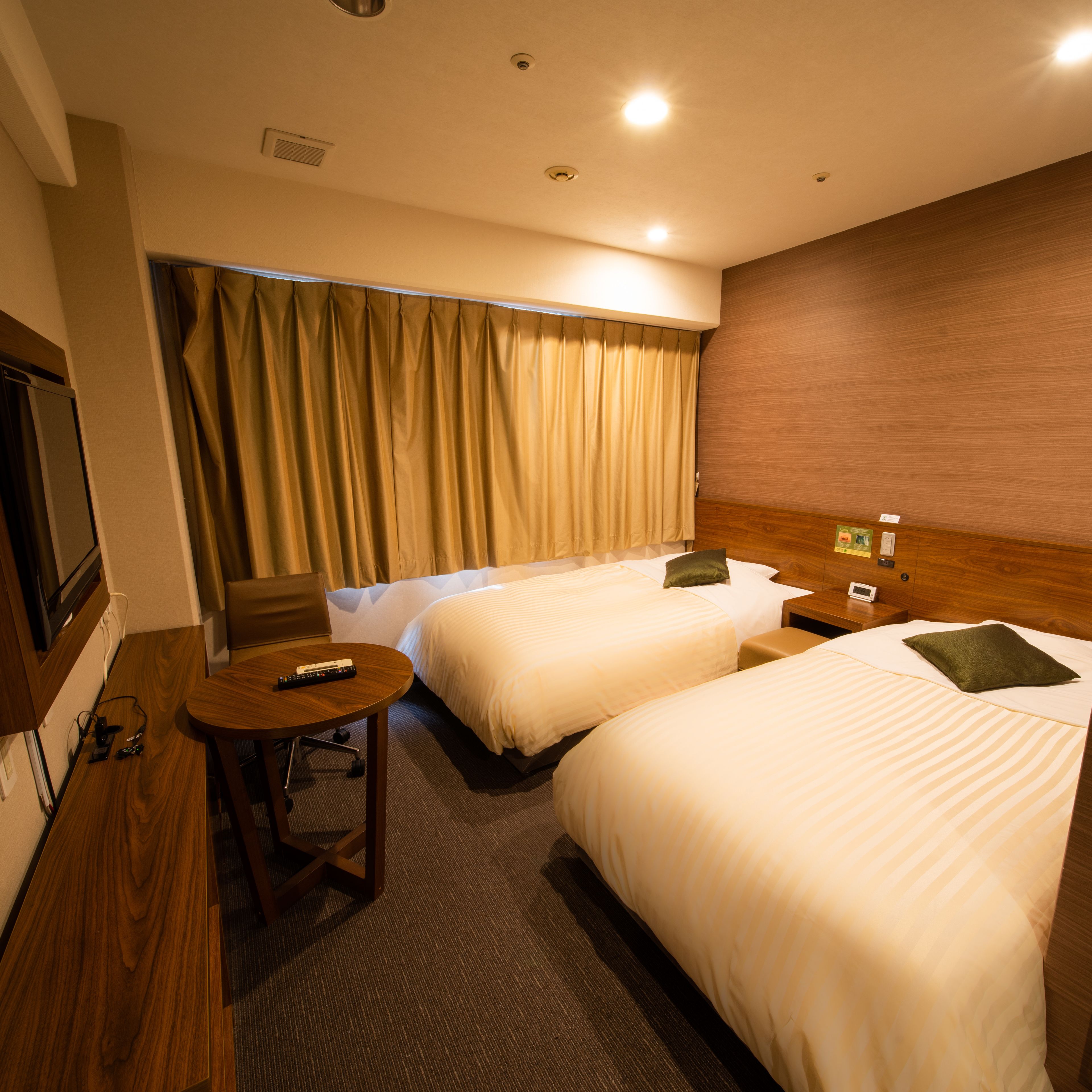standard twin room, non smoking | individually decorated, desk, free wifi, bed sheets