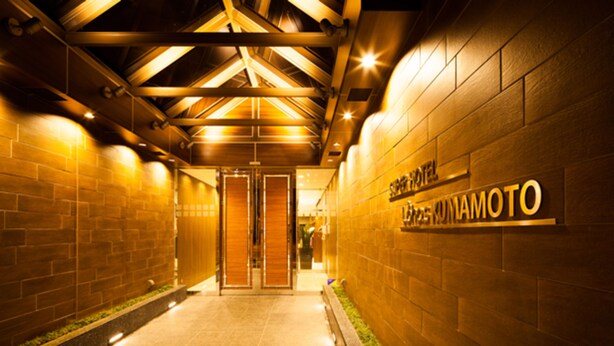A hotel corridor with a wooden ceiling and a sign reading "Hotel KANAMOTO". - Natural Hot Spring SUPER HOTEL Kumamoto Chamber of Commerce (Kumamoto)