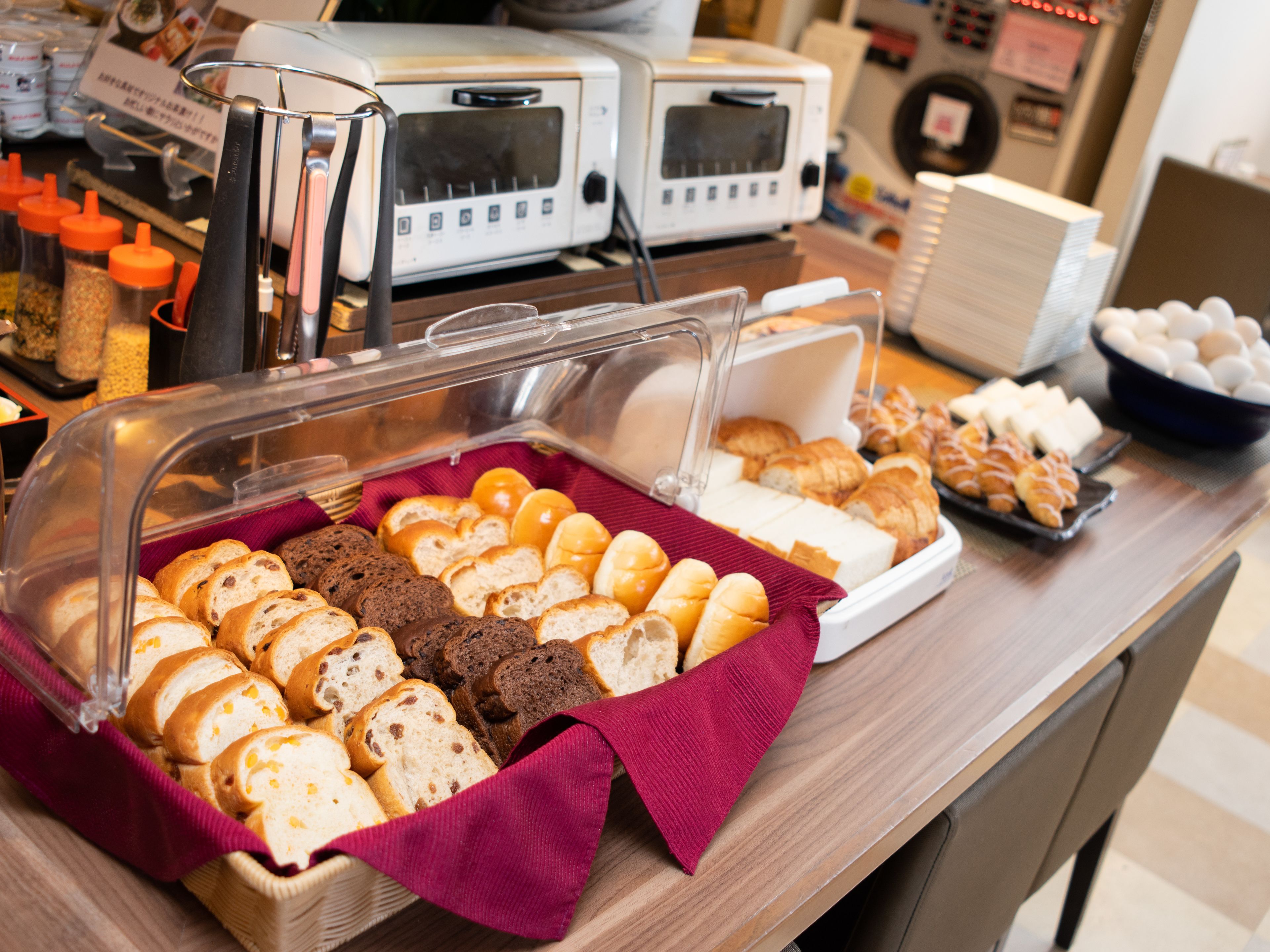 daily to-go breakfast (jpy 600 per person)