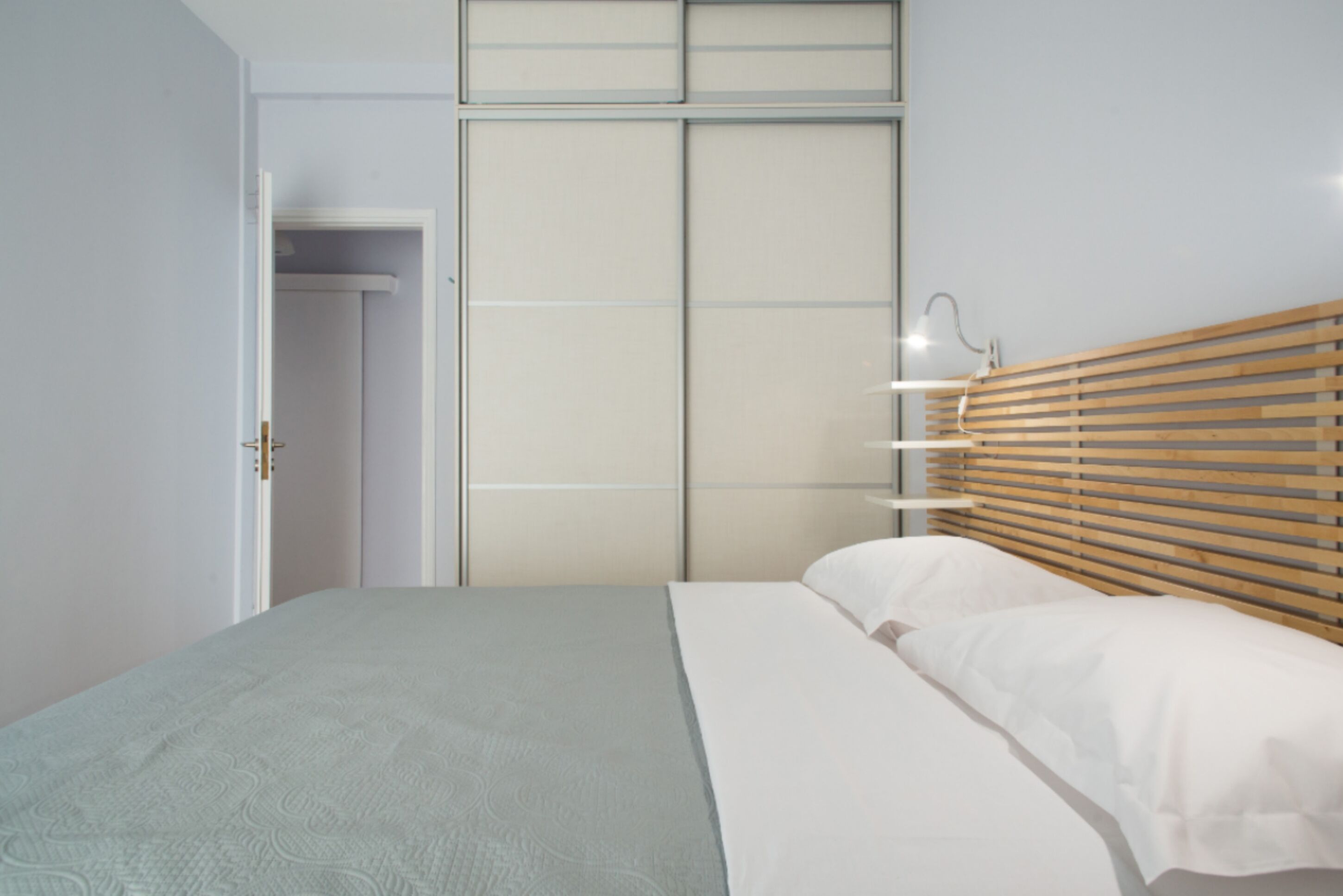 都會公寓, 1 張加大雙人床及 1 張梳化床, 廚房, 城市景 | 1 間睡房、記憶棉床墊、熨斗/熨衫板、嬰兒床 (收費)