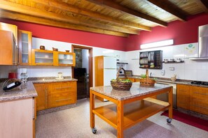 Køleskab, mikrobølgeovn, ovn, opvaskemaskine