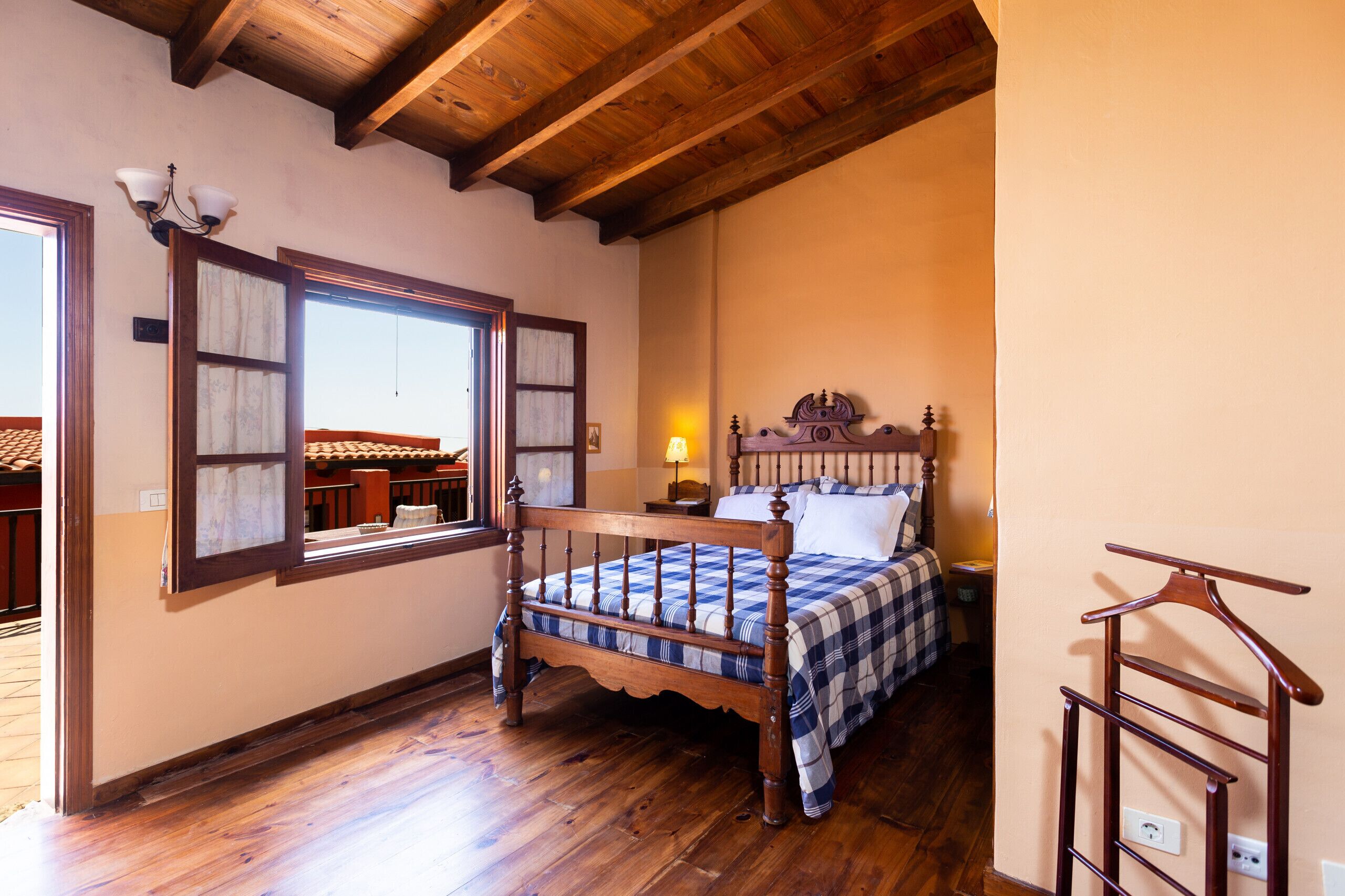 4 dormitorios, tabla de planchar con plancha, wifi gratis y ropa de cama