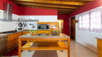 Réfrigérateur, micro-ondes, four, lave-vaisselle