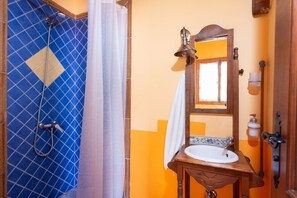 Bruser, hårtørrer, håndklæder