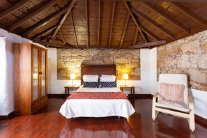 4 habitaciones, tabla de planchar con plancha y wifi gratis 