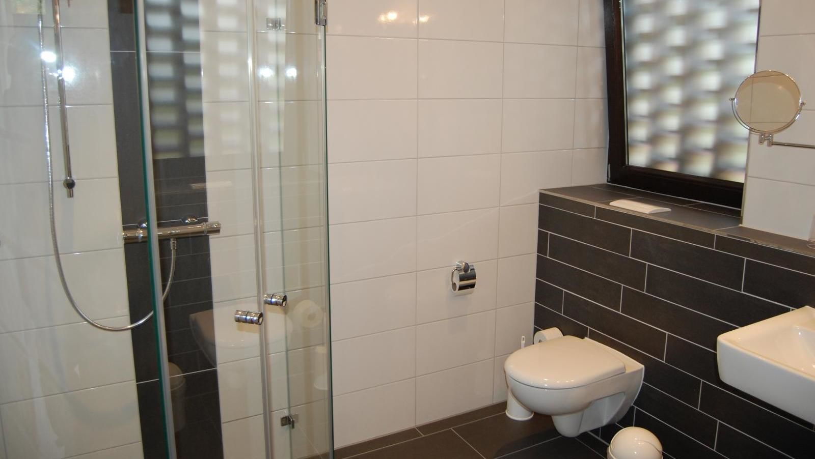 comfort double or twin room | bathroom | free toiletries, hair dryer