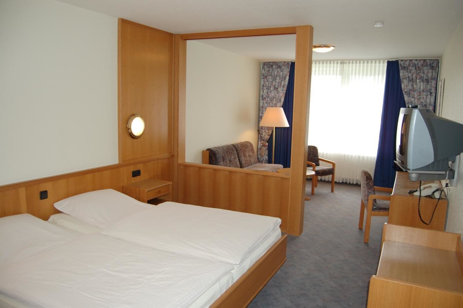 comfort double or twin room | desk, cots/infant beds, free wifi