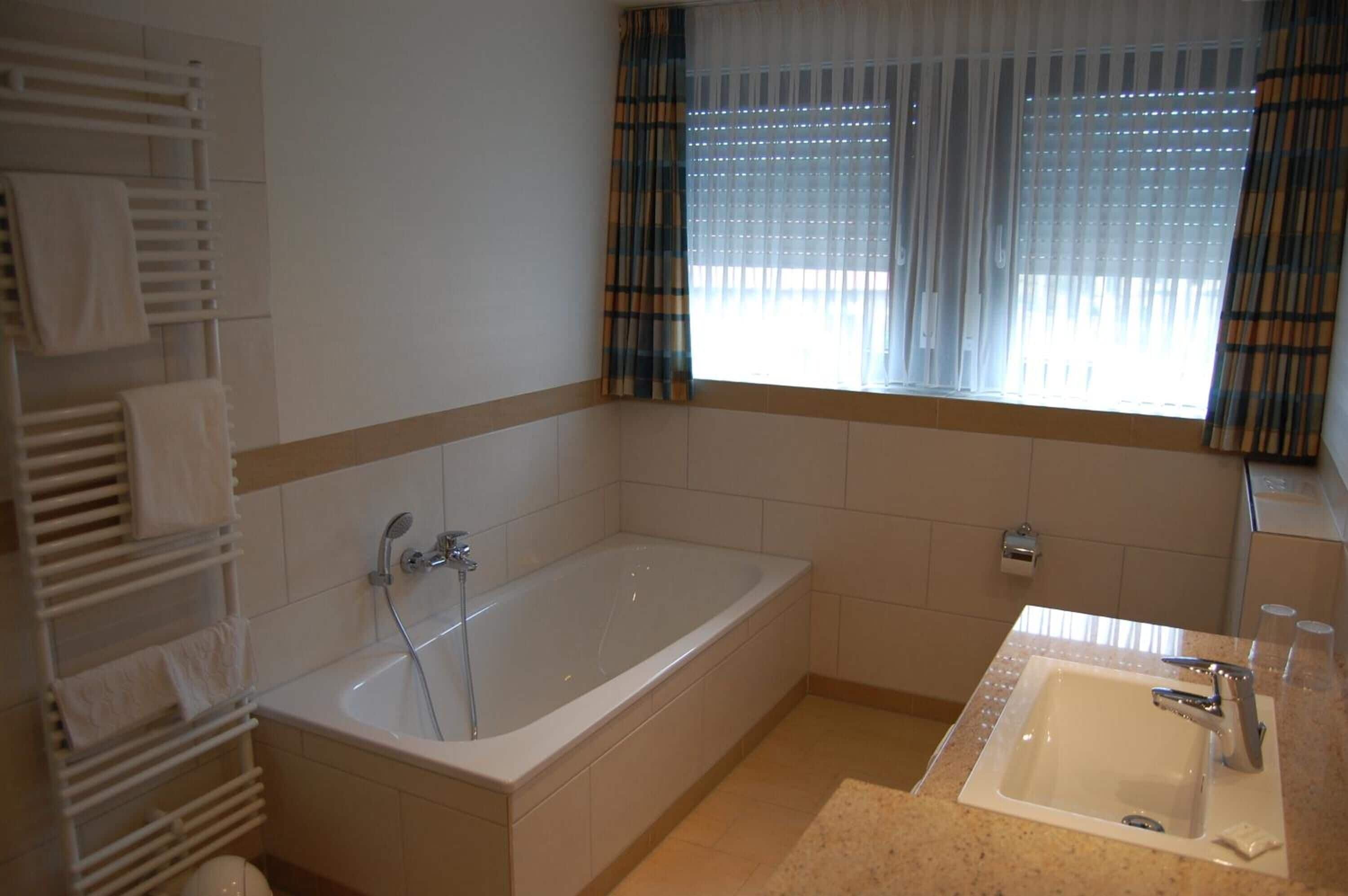 free toiletries, hair dryer