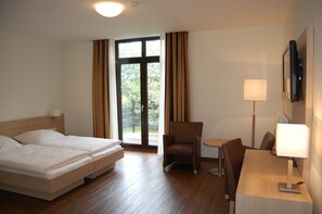 Kahden hengen comfort-huone (yksi tai kaksi sänkyä) | Työpöytä, vauvansängyt, ilmainen Wi-Fi