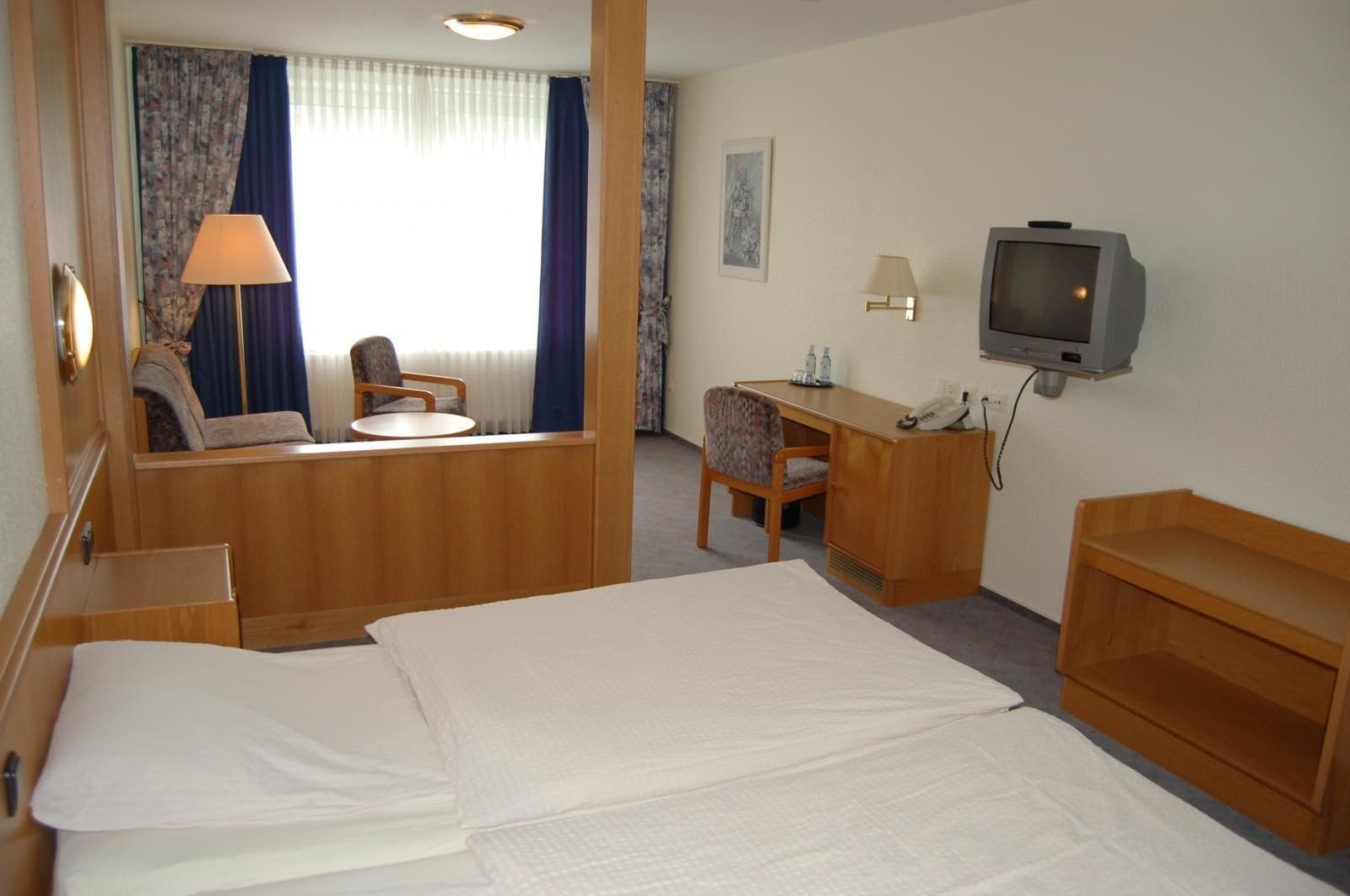 comfort double or twin room | desk, cots/infant beds, free wifi
