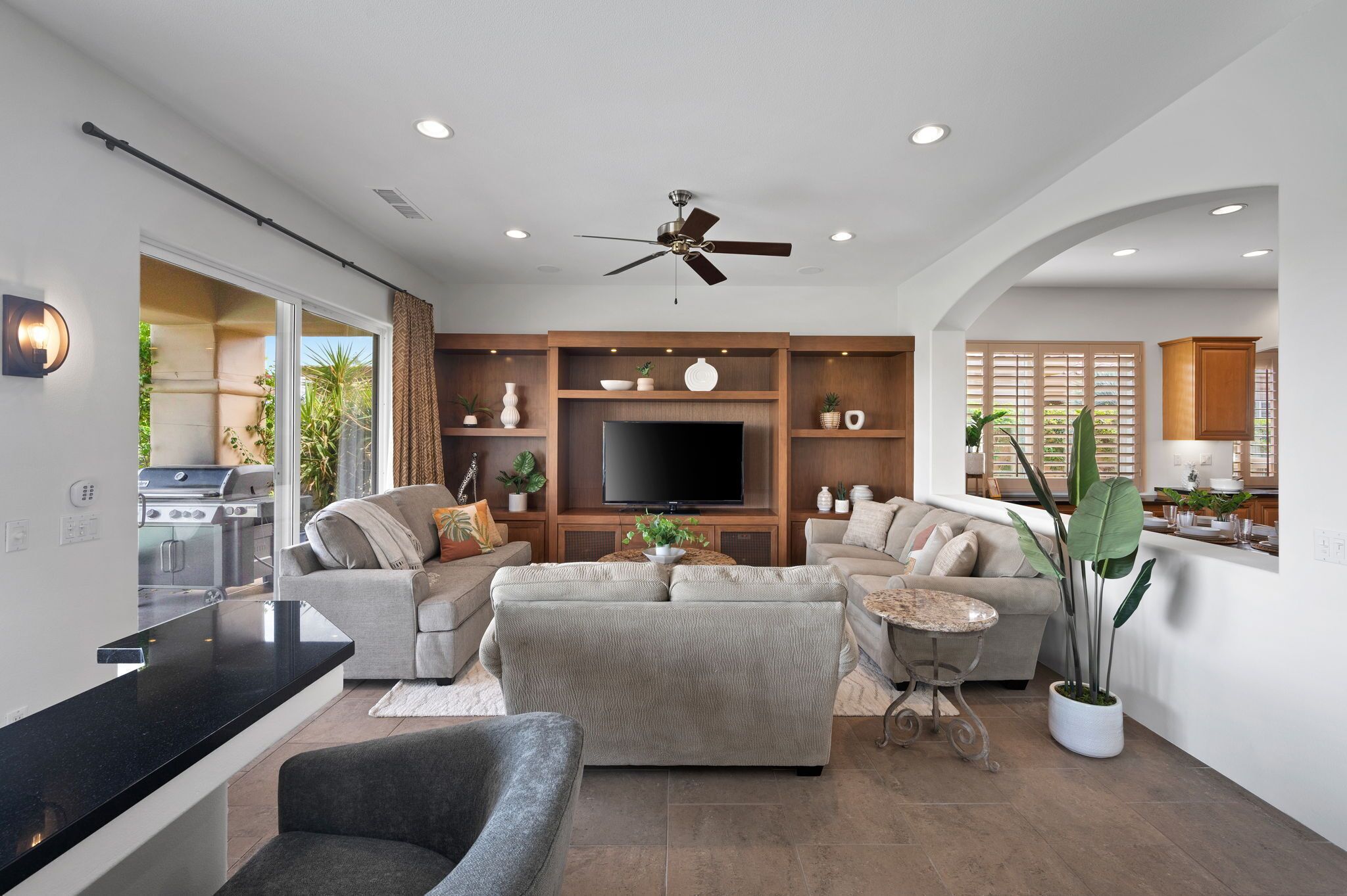 Smart TV, fireplace, DVD player, stereo