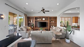 Smart TV, fireplace, DVD player, stereo