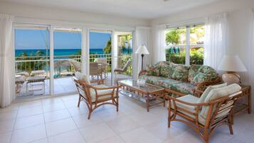 Townhome, 2 Bedrooms | Living room | Flat-screen TV