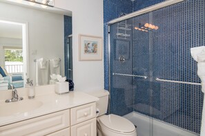 Villa, 2 Bedrooms | Bathroom | Hair dryer, towels - Discovery Point Club by Cayman Villas (Seven Mile Beach)