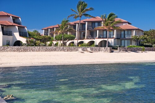 Villas Pappagallo by Cayman Villas