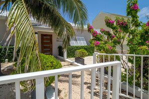 Exterior - Present Moment by Cayman Villas (Bodden Town)