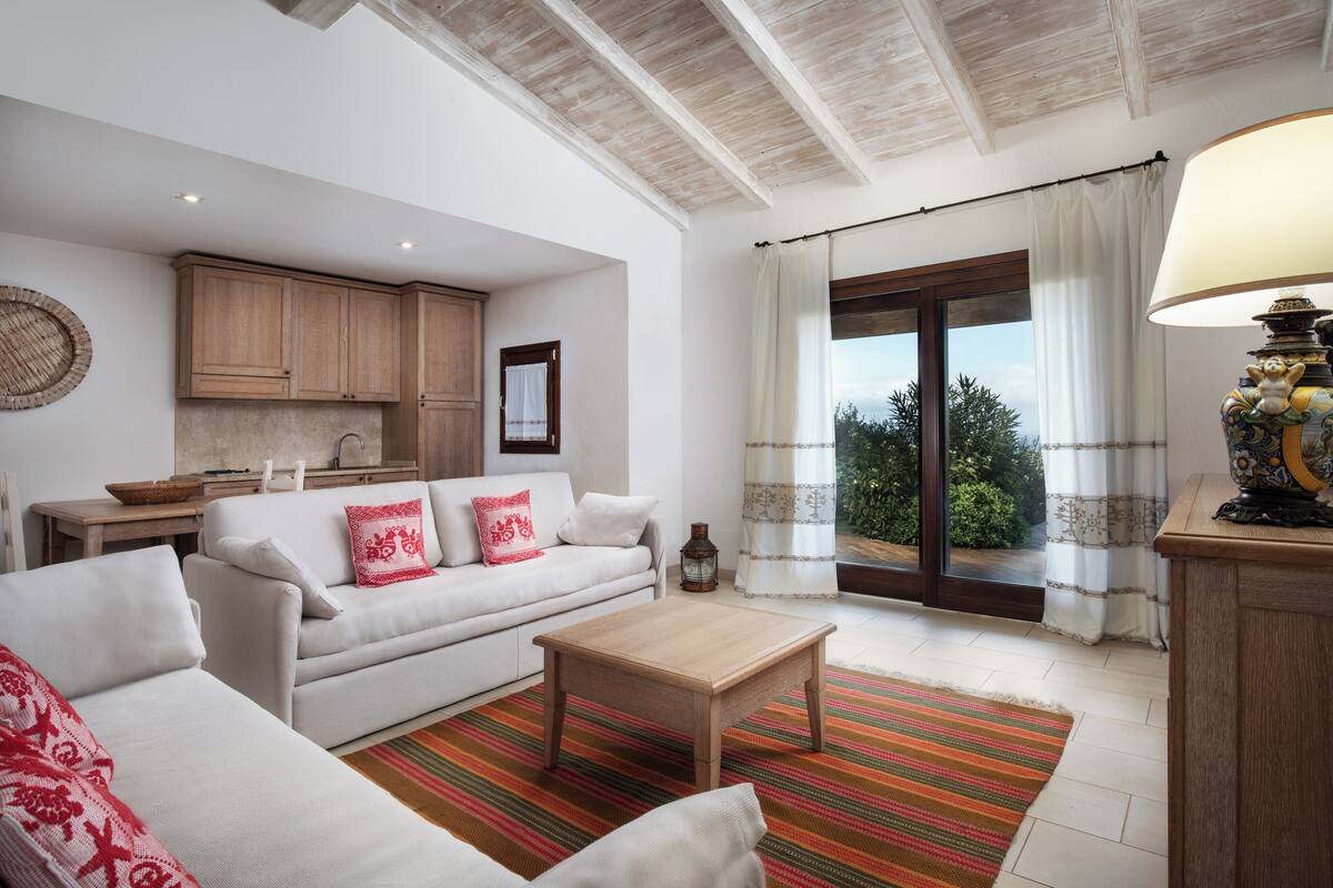 In-room safe, soundproofing, WiFi (free), individually furnished