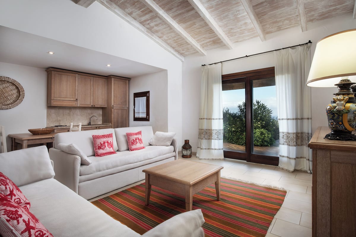 In-room safe, individually furnished, soundproofing, free WiFi