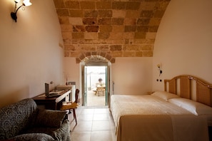 Free cots/infant beds, free WiFi, bed sheets