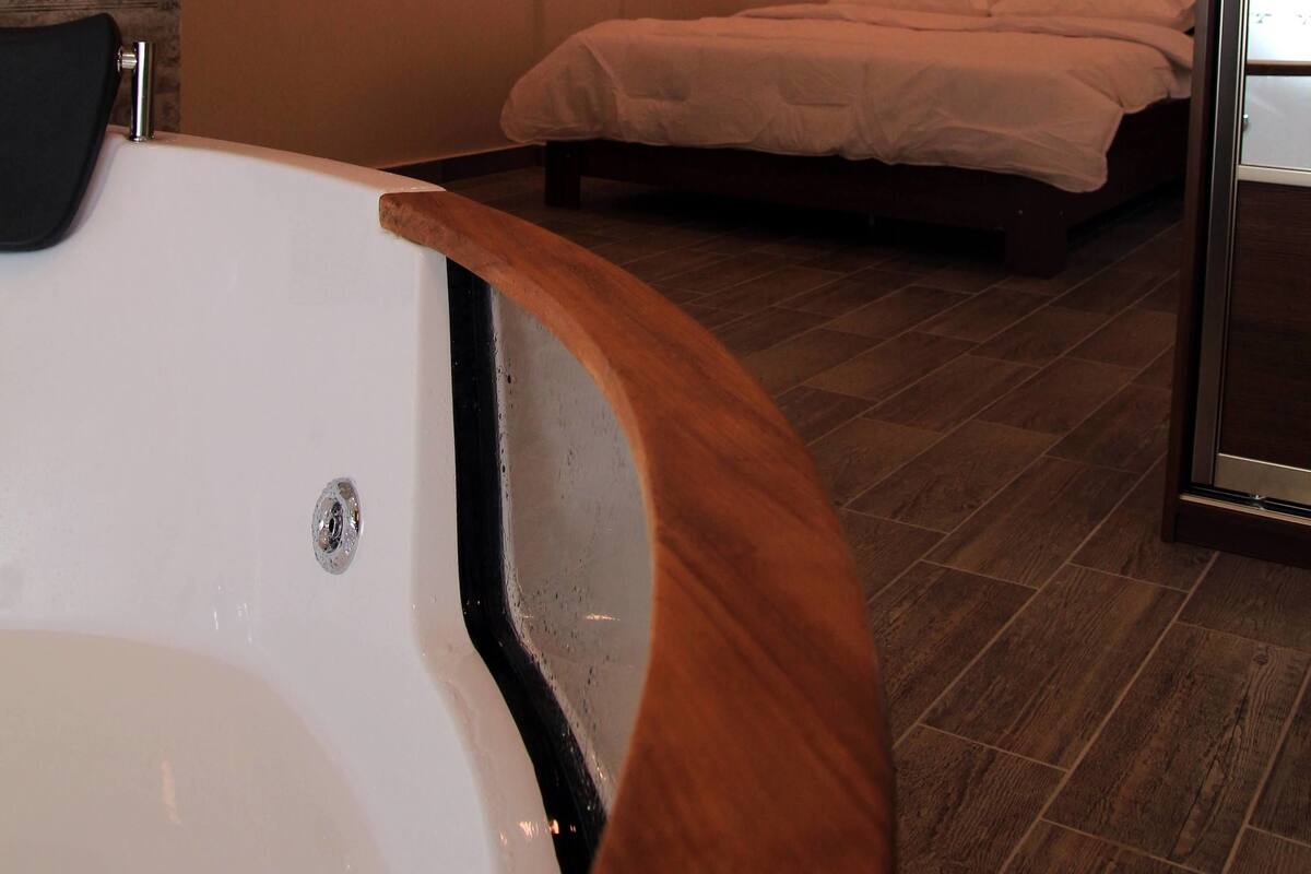 Suite – deluxe, hageutsikt | Boblebad
