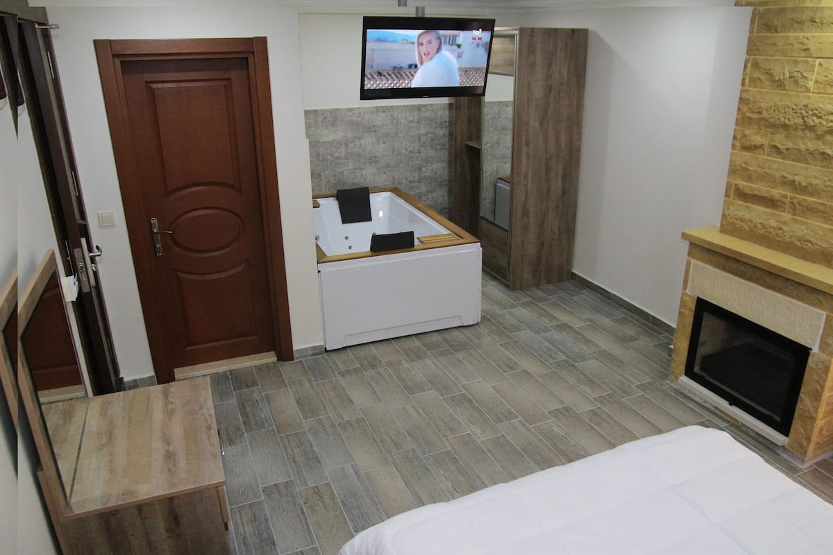 Suite – executive, adgang til basseng | Sengetøy i egyptisk bomull, sengetøy av topp kvalitet og skrivebord
