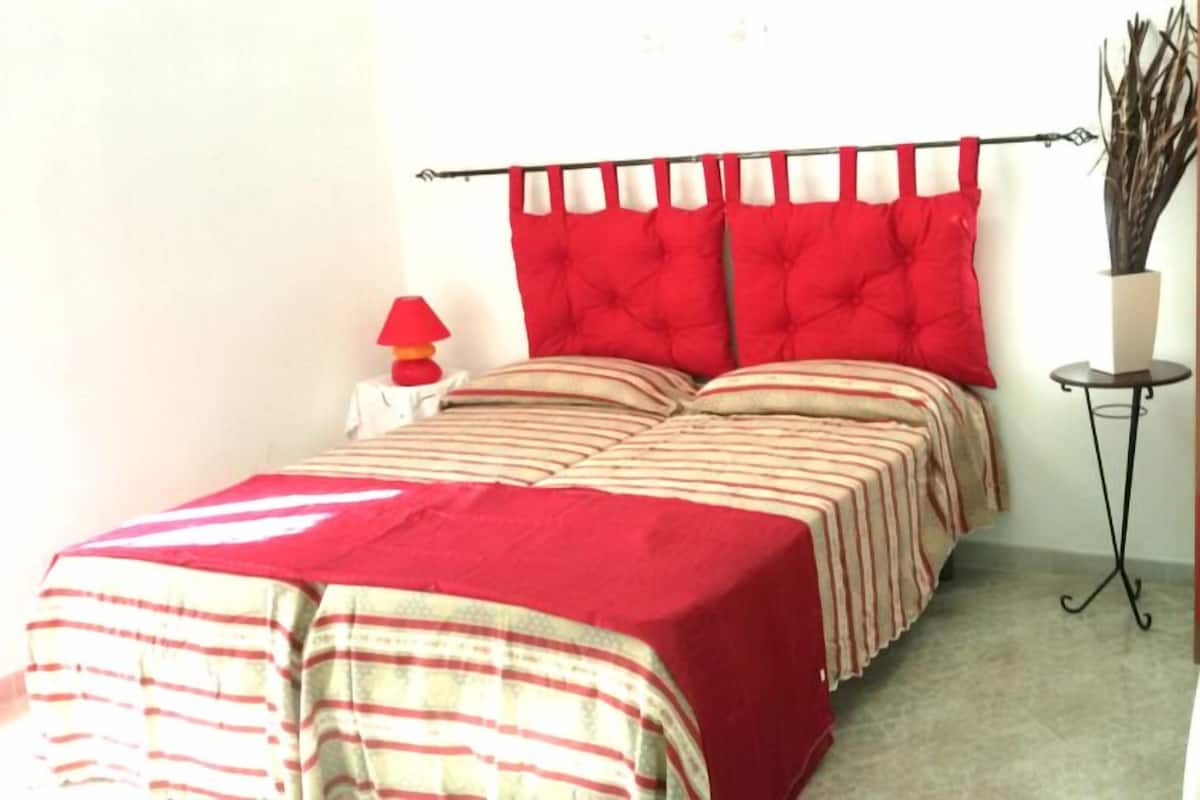 Camera tripla, bagno condiviso, vista giardino | Wi-Fi gratuito, lenzuola