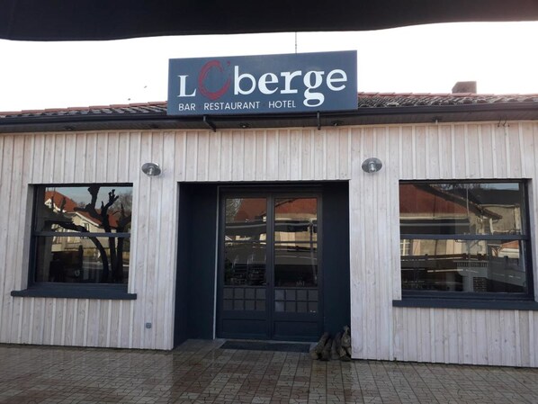 Property entrance - lO'berge (Mios)