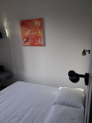 Double Room, Shared Bathroom - lO'berge (Mios)