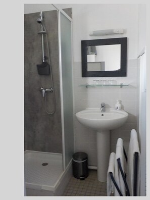 Double Room, Shared Bathroom | Bathroom - lO'berge (Mios)