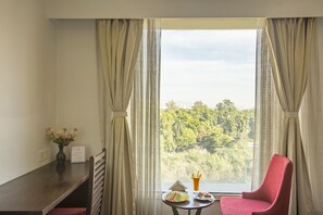 Royal Deluxe | Minibar, una cassaforte in camera, una scrivania, insonorizzazione