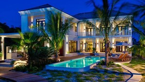 Outdoor pool - Villa Saving Grace (Providenciales)