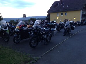 Bãi đậu xe tự phục vụ miễn phí