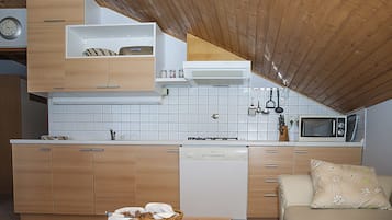 Apartment, 2 Bedrooms (6 Adults) | Private kitchen | Fridge, microwave, stovetop, dishwasher