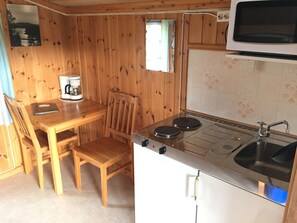 Cabin (2 beds, shared bathroom)