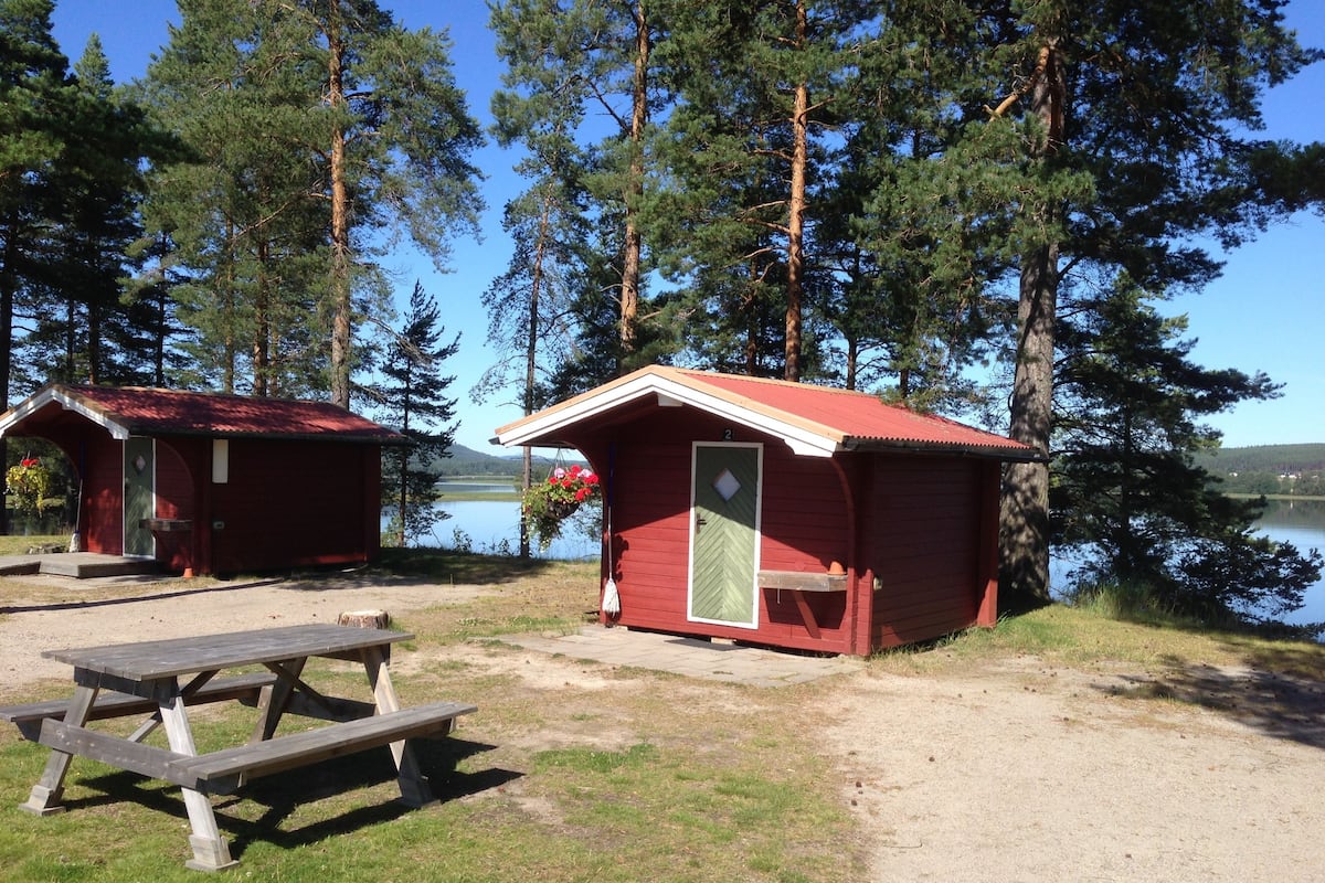 Ferienhütte (2 beds, shared bathroom)