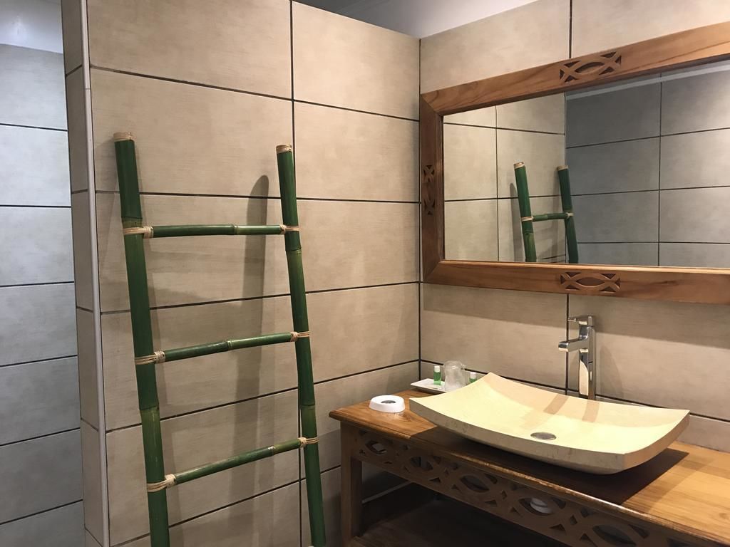 superior double room | bathroom | free toiletries, hair dryer, towels