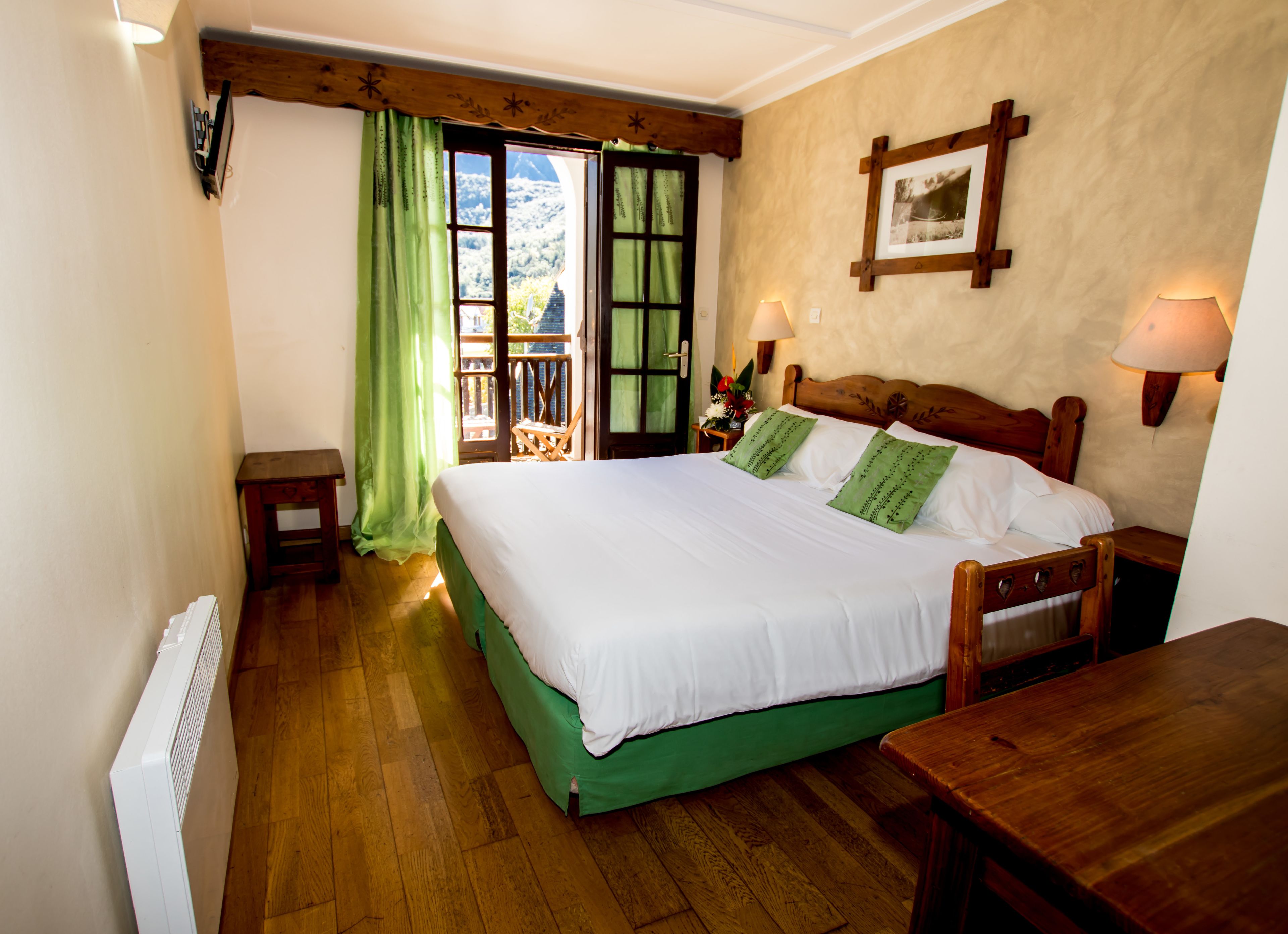 standard double or twin room | in-room safe, desk, soundproofing, iron/ironing board