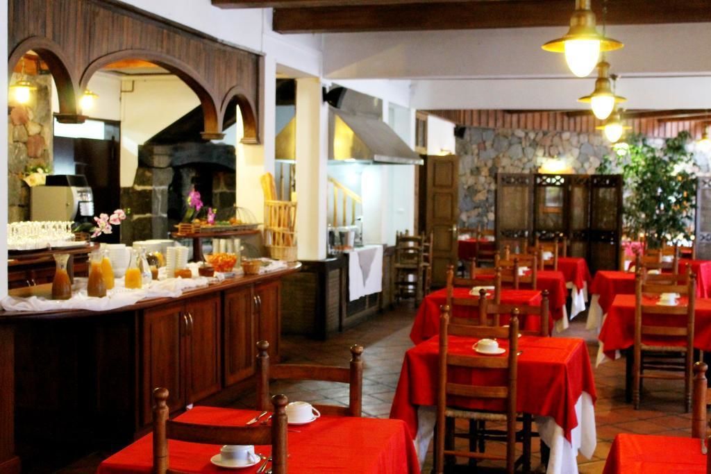 2 restaurants, breakfast, lunch served; local and international cuisine