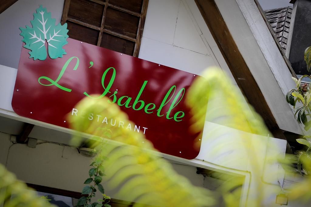 2 restaurants, breakfast, lunch served; local and international cuisine