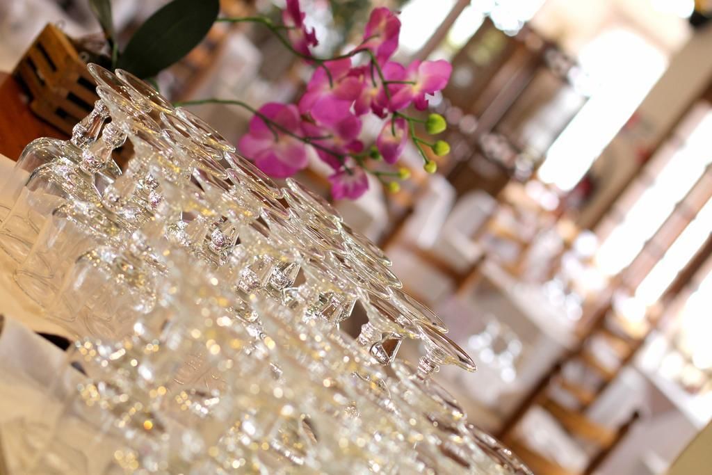 2 restaurants, breakfast, lunch served; local and international cuisine