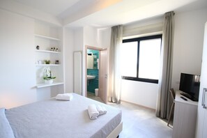 Appartement Supérieur, 1 chambre, vue mer (4 pax) | Coffres-forts dans les chambres, bureau, rideaux occultants