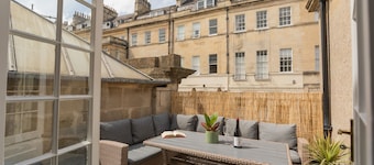 Crescent Mews