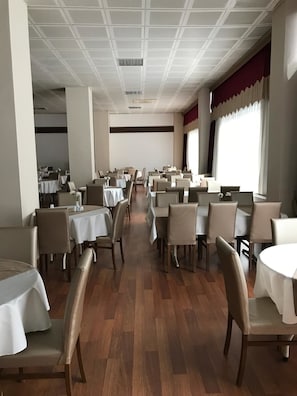 Petit déjeuner buffet compris tous les jours