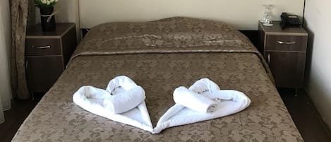 In-room safe, desk, soundproofing, free WiFi