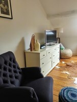 Televisión de pantalla plana 85 cm con canales de televisión por cable