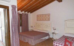 Cots/infant beds, free WiFi, bed sheets