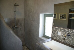 Casa | Baño | Regadera, amenidades de baño gratuitas, pantuflas, toallas 